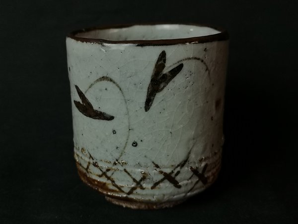 Brush Decorated Kohiki Yunomi (Omodaka)